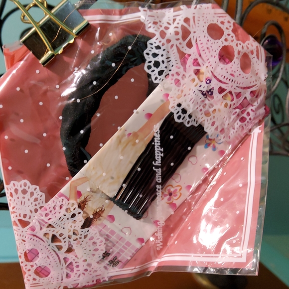 Bun Extension Tossed Up Do Kit - Picture 3 of 5